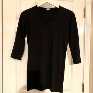 Black vneck 3/4 sleeve shirt